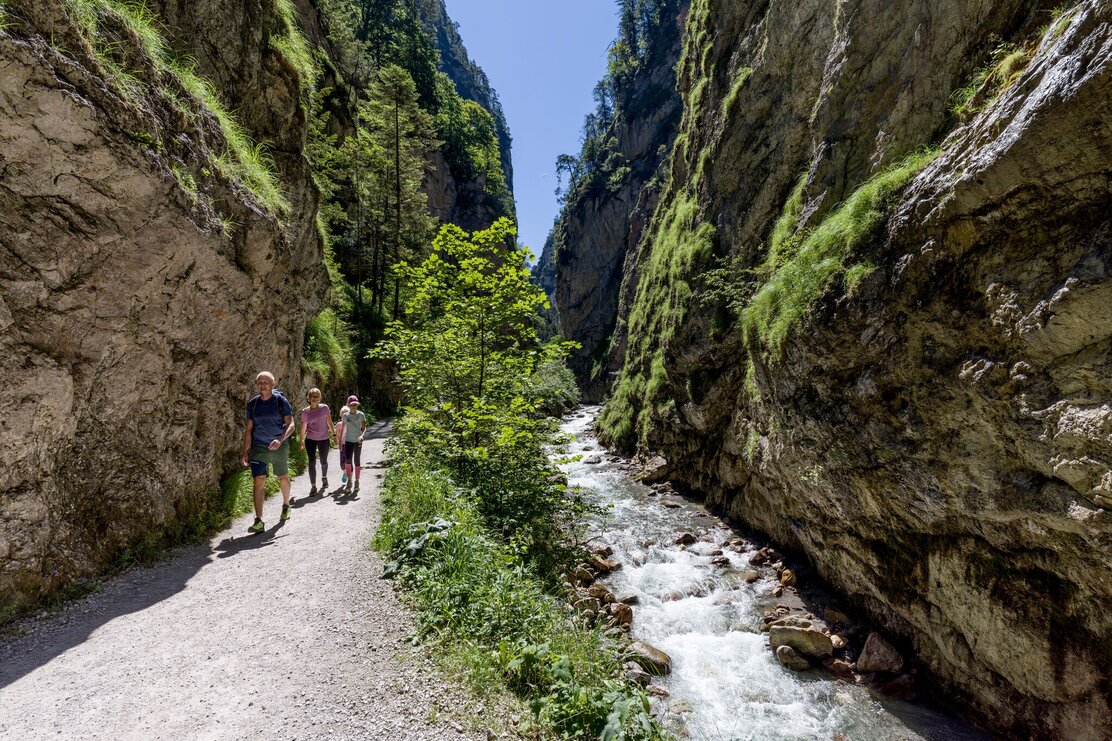 wandern_kundler_klamm_wildschoenau_familie__wildschoenau_tourismus_h._dabernig_8.jpg