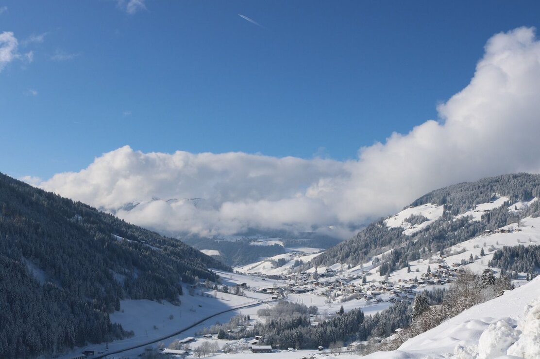 Blick von Sonnberg Niederau Richtung Oberau Wildschönau Winter FG T.L.  Rechte TVB Wildschönau (3).JPG