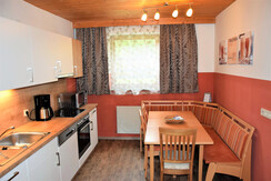 kueche-ferienwohnung-wildschoenau-tirol-grosse-woh