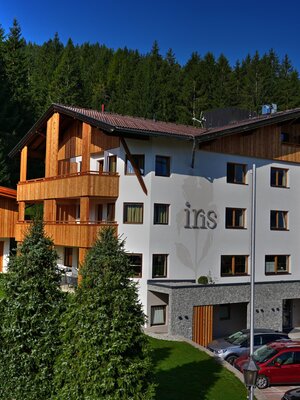 Aparthotel Iris - Aussenansicht 1 Optimizer - Kopi