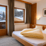 Photo of Double room, shower, toilet, facing the mountains