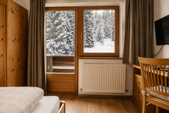 Aparthotel Iris - Doppelzimmer Waldluft Ausblick