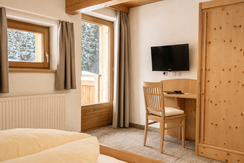 Aparthotel Iris - Doppelzimmer Waldluft Ausblick 2