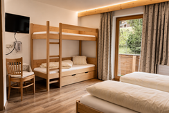 Aparthotel Iris - Familienzimmer Waldblick 2
