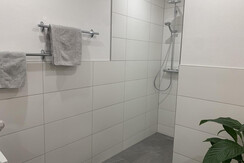 Dusche mit Regenwasserbrause (Groß)