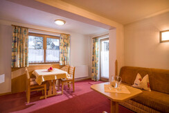 Appartement 1 Wohn - u. Esszimmer