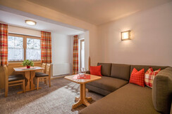 Appartement 2  Wohn - u. Esszimmer