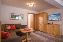 Appartement 2  Wohn - u. Esszimmer