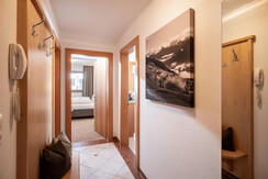 Metzgerhof_01_2026_Appartement_3_Garderobe_Gang