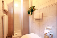 Zimmer 2 - DU/WC