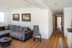 grosses-Auszeit-Apartment_Wohnbereich_Kueche_pured