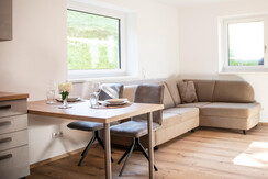 kleines-Auszeit-Apartment_Wohnbereich_Couch
