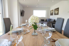 grosses-Auszeit-Apartment_Tischlein-deck-dich_Eich