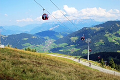 Schatzbergbahn Wildschönau Sommer  die roten Gonde