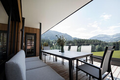 Terrasse und Ausblick 