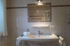 Badezimmer mit Morgensonne