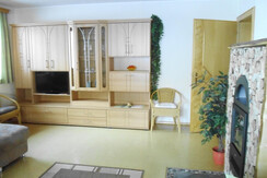 Wohnzimmer mit Fernseher