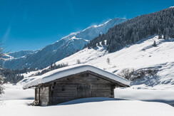 Auffach  Schönangeralm  Winter mit Fischerhütte Wi