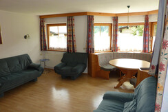 Wohnzimmer mit SAT - TV