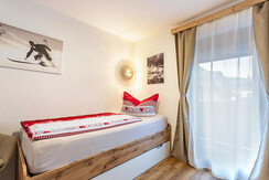 Schlafzimmer mit Badezimmer