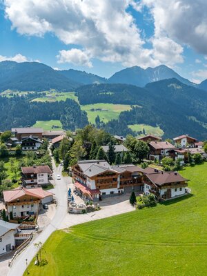 Gasthof_schoental_Egg_181_Oberau_Haus_aussen_Drohn