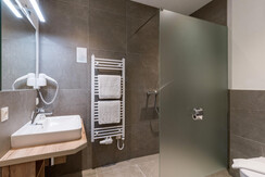 Gasthof_schoental_Egg_181_Oberau_Zimmer_210_Badezi