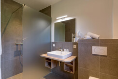 Gasthof_schoental_Egg_181_Oberau_Zimmer_211_Badezi