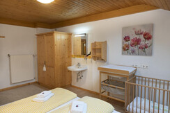 Baby- und Kinderausstattung "Sonnberg"