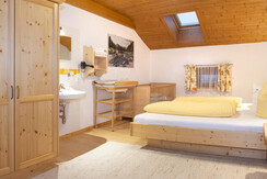 Doppelzimmer mit Kleinkinderaustattung Sonnberg