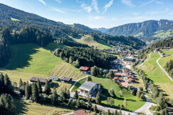 Haus_am_Wildbach_Auffach_Haus_aussen_Drohne