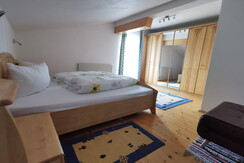 Haus Sonnegg Schlafzimmer 1 App. Gratlspitzblick