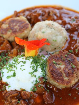 Schwammerlgulasch Loyastubn Oberau FG T.L. REchte 