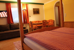 Komfortzimmer mit Himmelbett