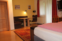 Zimmer mit Sitzecke
