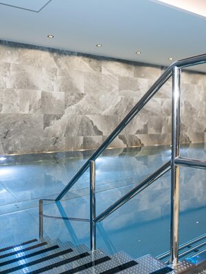 Hallenbad-Tirolerhof-Wildschönau-Einstieg