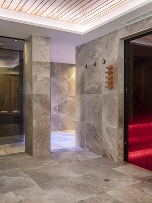 Landhotel Tirolerhof steam bath and showers