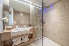 Doppelzimmer Alpin Badezimmer