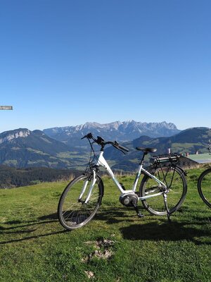 2 Trekking E-Bikes gratis Benutzung
