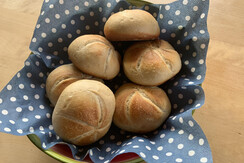 morgens frische Semmeln an der Haustür