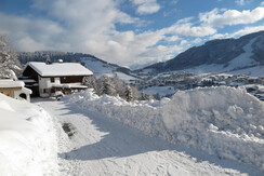 Hauszufahrt im tiefsten Winter