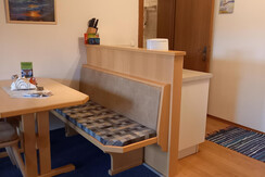 Sitzecke und Kochnische