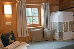 Stube mit elektrisch beheizb. Kachelofen