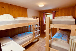 Vierbett-Hüttenzimmer mit Etagenduschen/WC