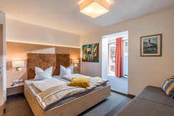 Auffach_Lodge_Schlafzimmer mit zwei Schlafcouchen