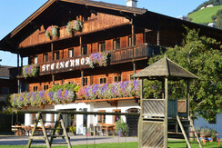 Der Spielplatz vor der Tür